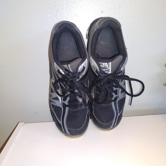 Mizuno non marking shoes 9.5 black silver - Picture 2 of 3